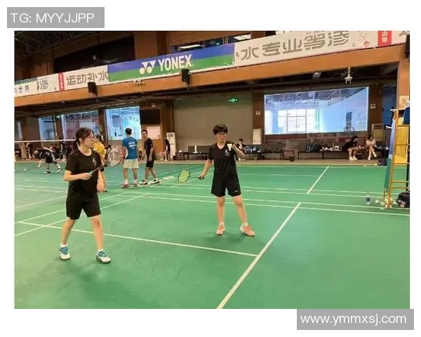 成都羽毛球队与杭州羽毛球队赛后复盘速度对比分析与战术探讨 成都羽毛球队与杭州羽毛球队赛后复盘速度对比分析与战术探讨